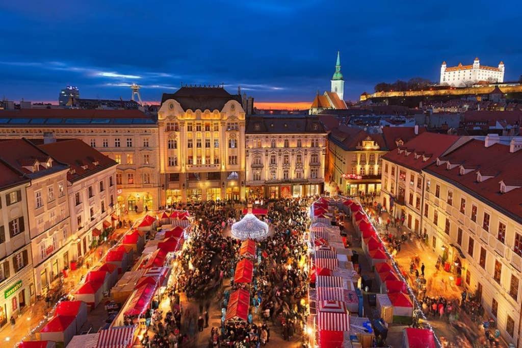 Vip Apartment In Old Town With Free Parking Pressburg Exterior foto