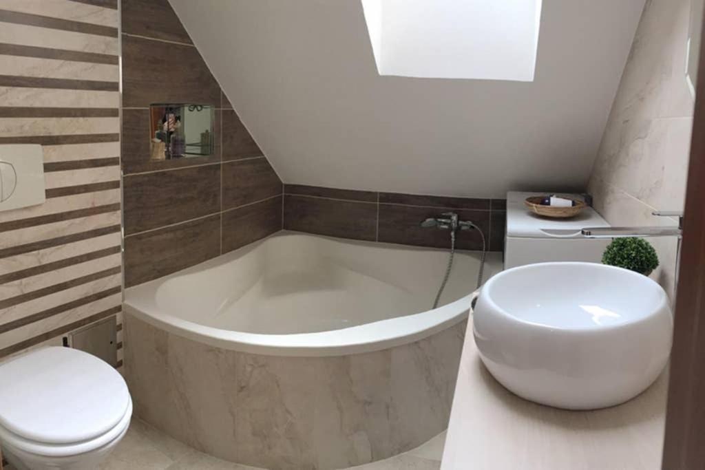 Vip Apartment In Old Town With Free Parking Pressburg Exterior foto
