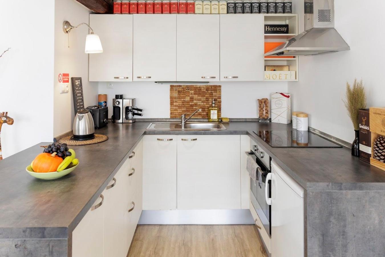 Vip Apartment In Old Town With Free Parking Pressburg Exterior foto