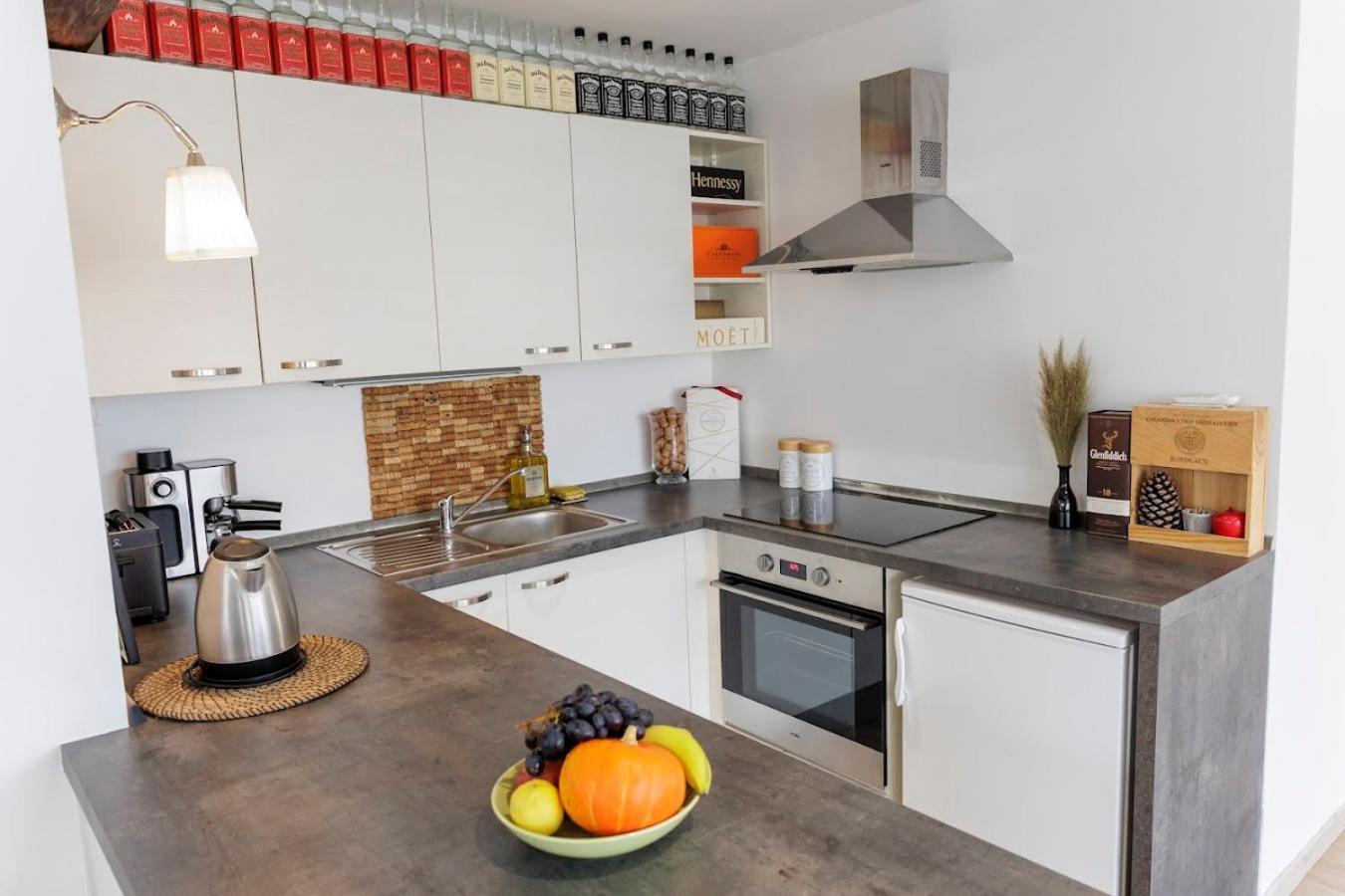 Vip Apartment In Old Town With Free Parking Pressburg Exterior foto